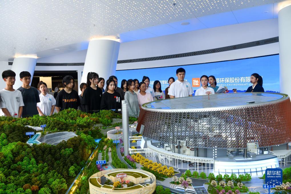 2021年落户首店超过千家，看看上海消费“给力”的“三大关键词”